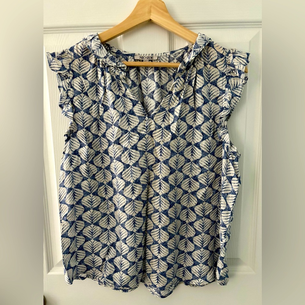 NIC+ZOE Blue Ruffled Sleeveless Blouse
